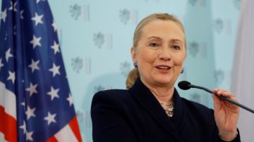 La secretaria de Estado Hillary Clinton se recupera de una caída.