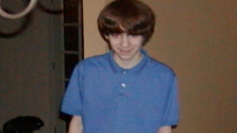 Una foto familiar entregada por vecinos a la prensa, muestra a Adam Lanza.