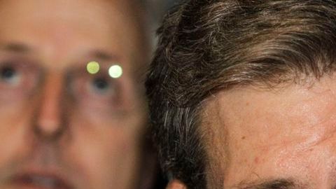 Seguridad en consulado en Libia era deficiente antes de ataque, según informe. En la foto, el desaparecido embajador Chris Stevens.