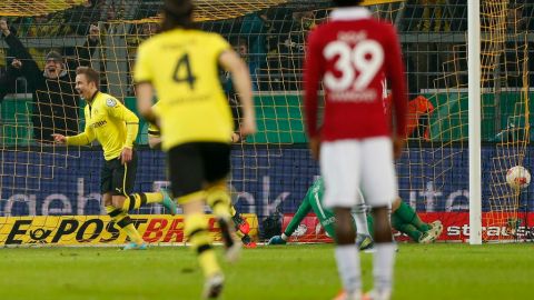 Mario Goetze hizo tres goles en el triunfo 5-1 del Borussia Dortmund sobre Hannover