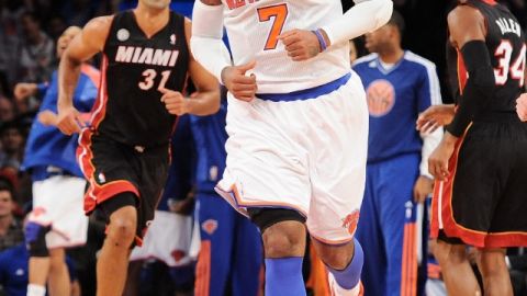 Carmelo Anthony regresó anoche y fue la gran figura del quinteto local.