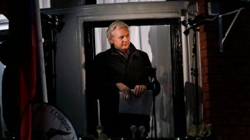 El fundador de Wikileaks, Julian Assange, anuncia que WikiLeaks publicará un millón de documentos en el siguiente año.