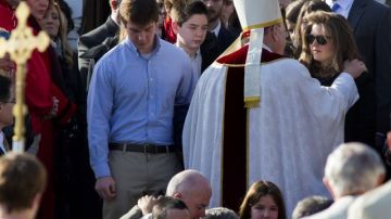 En Nueva York, el cardenal Timothy Dolan dijo en el funeral de Murphy que la maestra "unió a una comunidad, a una nación, un mundo ahora impresionado por su propia vida y muerte".