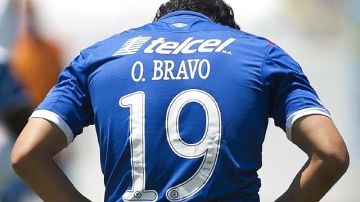 Omar Bravo deja al Cruz Azul, equipo con el que no pudo ser la estrella que se esperaba.