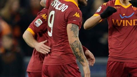 Con tres goles argentinos, la Roma derrota 4-2 a AC Milán, en la Serie A de Italia