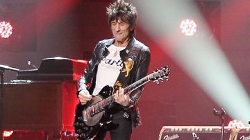 El guitarrista de los Rolling Stones, Ron Wood, se casó en Londres.