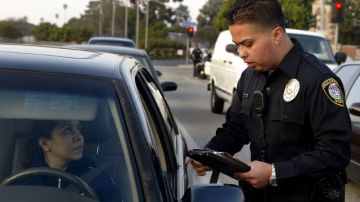 Algunos condados de California aplican multas y el decomiso del vehículo si el conductor no posee una licencia de conducción válida.