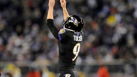 El pateador de Ravens kicker Justin estalla en júbilo al conseguir un gol de campo