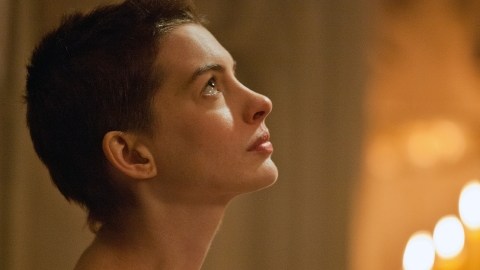 Anne Hathaway es Fantine en 'Les Miserables', que se estrena hoy en cines de todo el mundo.