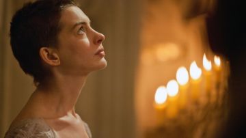 Anne Hathaway es Fantine en 'Les Miserables', que se estrena hoy en cines de todo el mundo.