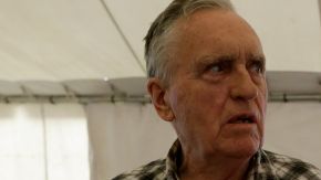 John Baxter, un residente de Rockaways, acudió a la comida patrocinada por la Cruz Roja.