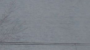 El incendio provocado por el pistolero se extendió a otras siete casas.