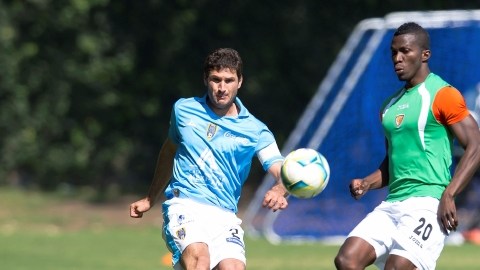 El jugador de Jaguares, Franco Arizala (der.), es una de las bujías que debe carburar rápido en el  Torneo Clausura 2013.
