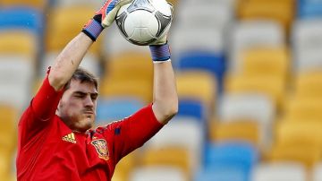 El arquero del Real Madrid y de la selección española, Iker Casillas,  es, a  ojos cerrados, el  más seguro en su posición.