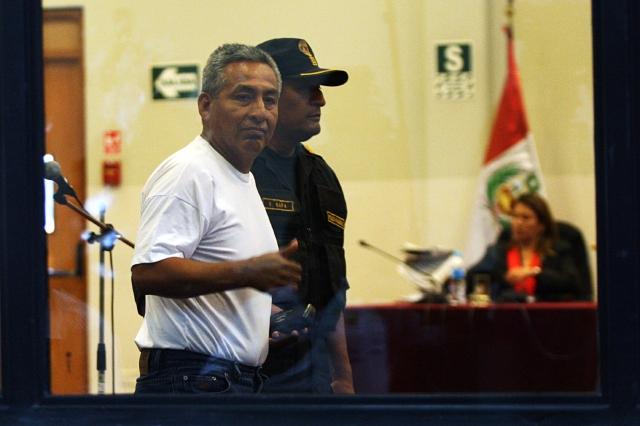Florindo Eleuterio Flores Hala, "Artemio", a su salida de  la Base Naval del Callao, donde es juzgado.