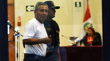 Florindo Eleuterio Flores Hala, "Artemio", a su salida de  la Base Naval del Callao, donde es juzgado.