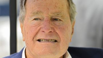 El ex presidente George H.W. Bush aún se encuentra internado y no tiene fecha para salir del hospital.