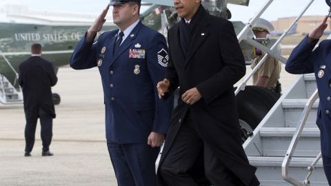 El regreso anticipado de Obama, quien en un principio había planeado estar en Hawai hasta principios de enero, ya se preveía dado que queda menos de una semana para lograr un acuerdo que evite el “abismo fiscal”.