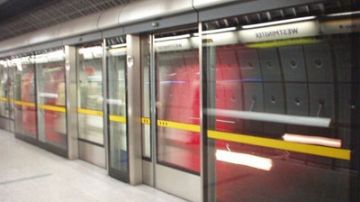 La MTA estudia el colocar puertas corredizas en algunas estaciones del tren.