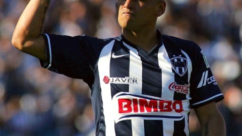 Humberto Suazo, goleador chileno de los Rayados de Monterrey.