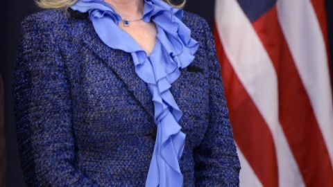 La secretaria de Estado de Estados Unidos, Hillary Clinton,  antes de pronunciar un discurso en Washington.