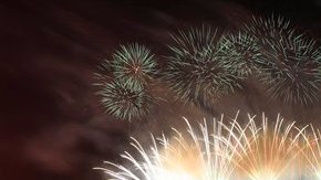El espectáculo de fuegos de artificio de Sydney, al que el ayuntamiento ha destinado $2,8 millones, ha estado compuesto por cerca de 100.000 figuras creadas a partir de la luz de explosiones del material pirotécnico empleados.
