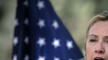 Médicos prevén que la secretaria de Estado estadunidense, Hillary Clinton, pase las últimas horas del año en observación.