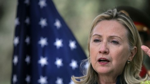 Médicos prevén que la secretaria de Estado estadunidense, Hillary Clinton, pase las últimas horas del año en observación.