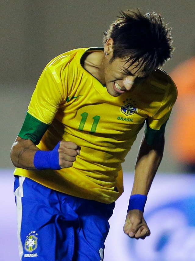 El jover artillero brasileño  Neymar fue escogido por segundo año consecutivo como el mejor jugador del continente en encuesta del diario El País de Uruguay.