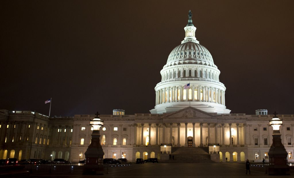 La Cámara de Representantes de EE.UU aprueba el plan contra el abismo fiscal y evita dar el siguiente paso hacia la recesión.