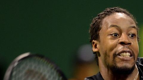 El tenista francés Gael Monfils, quien se lesionara el año pasado, avanzó a cuartos