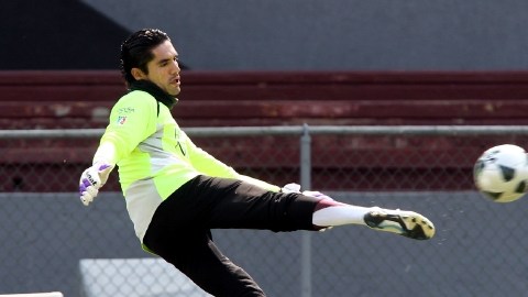 El arquero de los Esmeraldas, Christian Martínez, espera tener buenas actuaciones en la Liga MX y  en la Copa Libertadores.