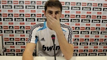 El portero del Real Madrid, Iker Casillas, durante la conferencia  de prensa que ofreció ayer  al final del entrenamiento  del equipo.