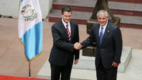 Enrique Peña Nieto visitó Guatemala en calidad de presdidente electo de México. A su lado el mandatario guatemalteco Otto Pérez Molina.