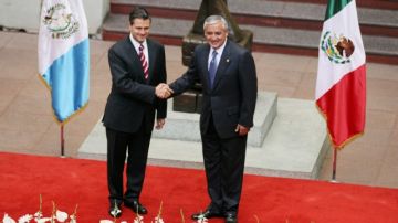 Enrique Peña Nieto visitó Guatemala en calidad de presdidente electo de México. A su lado el mandatario guatemalteco Otto Pérez Molina.
