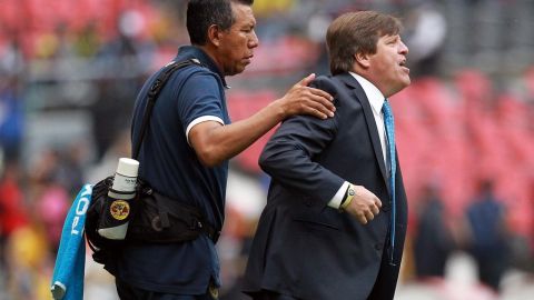 Miguel Herrera explotó contra el árbitro central Ricardo Arellano, quien lo expulsó