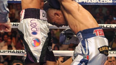 Juan Manuel Márquez (izq.) en su combate contra Orlando Salido.