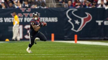 Arian Foster tuvo un excelente actuación (140 yardas) en la victoria de los Houston Texans sobre Cincinnati en los Playoffs de la NFL.