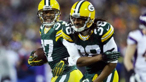 Sam Shields, de los Packers, celebra su intercepción junto con Tramon Williams