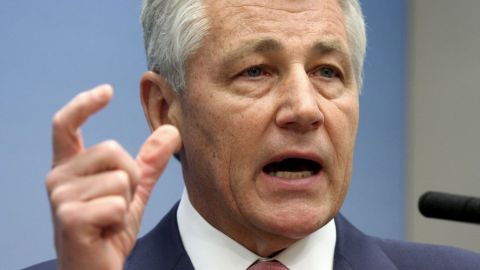 Chuck Hagel sería el sustituto de Leon Panetta al frente del Departamento de Defensa.