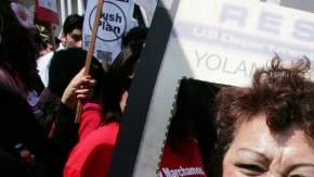 Miles de personas se manifestaron en las calles de Los Ángeles a favor de una reforma migratoria.
