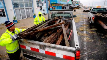La ley firmada por el alcalde Bloomberg llega en un momento en que muchos buscaban sacar provecho a las tareas de reconstrucción tras el huracán Sandy.