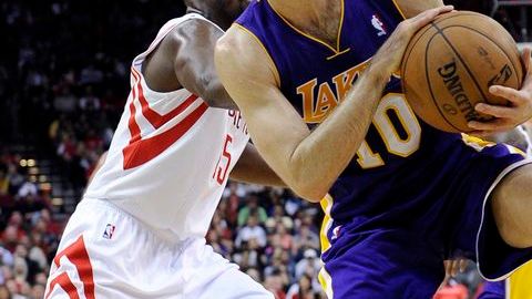 Rockets ligaron 5 triunfos consecutivos, tras vencer a Lakers 125-112