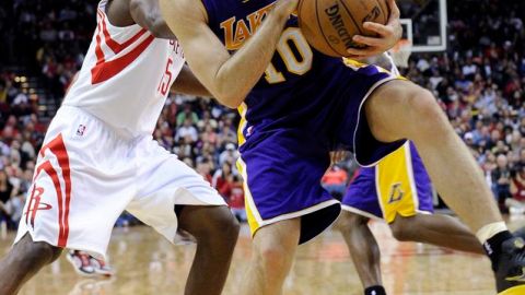 Rockets ligaron 5 triunfos consecutivos, tras vencer a Lakers 125-112