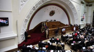 El Parlamento venezolano autorizó al presidente Hugo Chávez tomar el tiempo que necesite para su recuperación