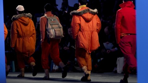 Modelos en Londres lucen ropa de la cadena de tiendas Topman, que abrirá nuevas tiendas en Los Ángeles este año.