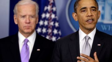 El presidente Barack Obama (d) puso a Joe Biden al frente de un grupo para que elabore un plan  contra la violencia con armas de fuego.