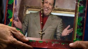 El Parlamento autorizó al presidente Hugo Chávez a tomarse “todo el tiempo que necesite” para atender su enfermedad en Cuba.