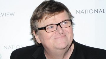 El director y documentalista estadounidense Michael Moore lamenta que siga sin haber control de armas.