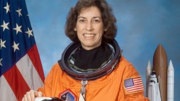 La hispana Ellen Ochoa afronta nuevos retos al frente del Centro Espacial Lyndon B.Johnson en Houston,Texas.